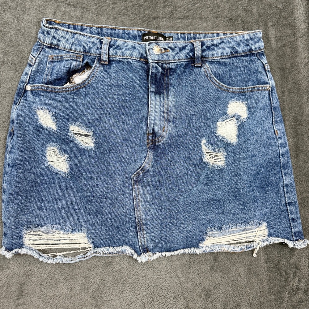 PrettyLittleThing Women's Blue Distressed Denim Mini Skirt Size‎ 10